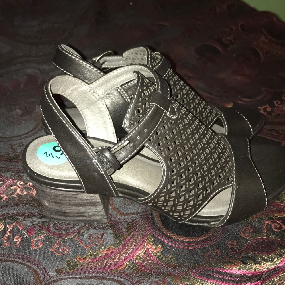 Heels - Picture 2 of 2